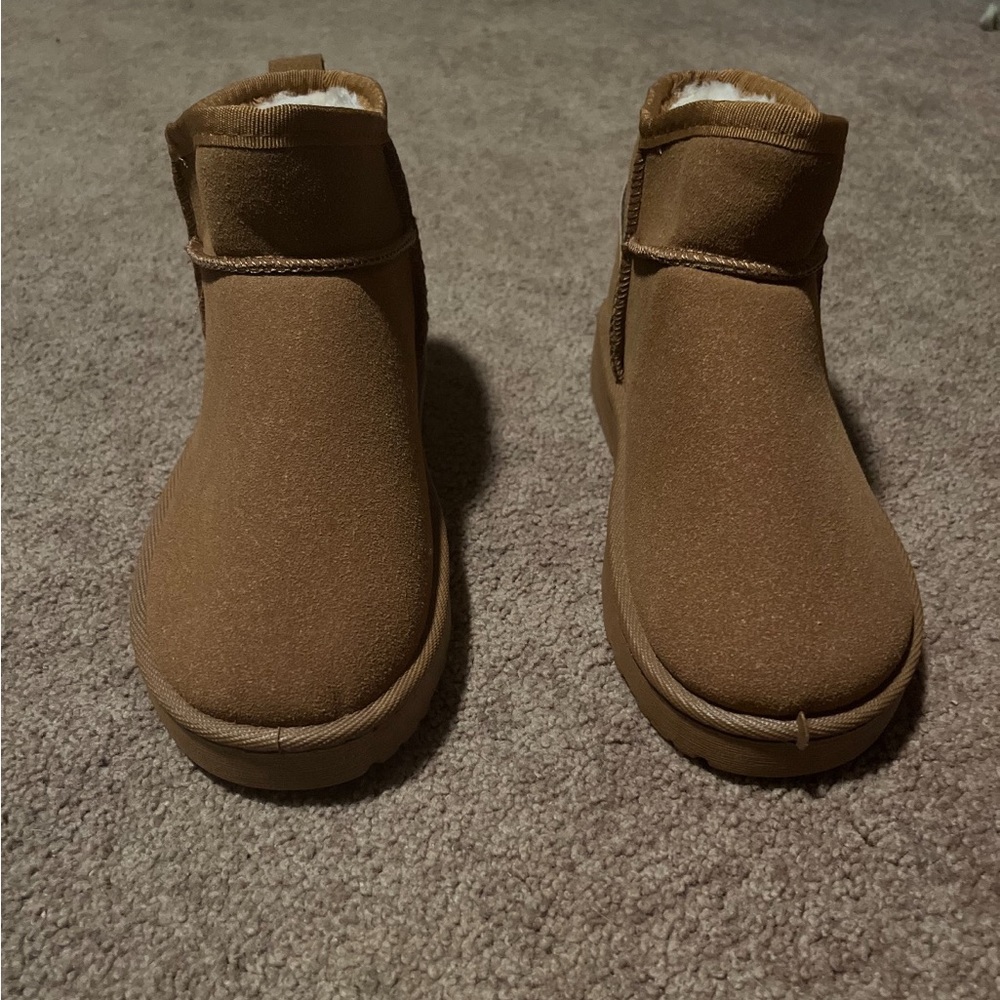 Boston Mini Boots Size 6